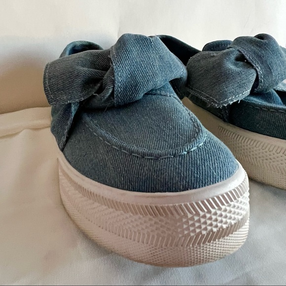SOLD 🩵GUESS Platform Denim Blue Jean Slip Ons🩵 - Picture 5 of 6